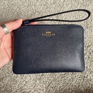 NWT navy Coach wristlet